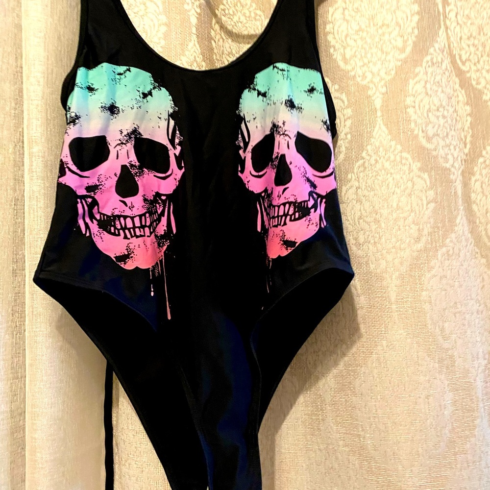 •HOT TOPIC• Ombre Skulls One-Piece Swimsuit never worn